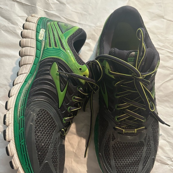 Brooks Dynamic Gray and Green Sneakers - Picture 9 of 14